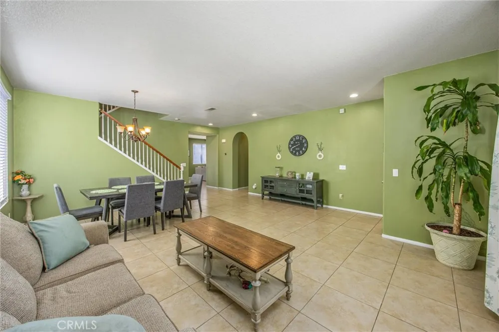 13633 Zircon Way Victorville, CA 02394