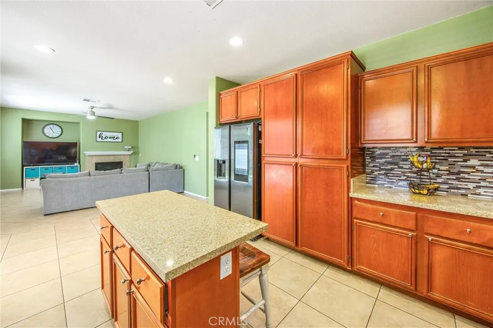 13633 Zircon Way Victorville, CA 02394