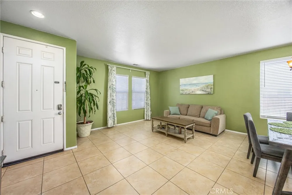 13633 Zircon Way Victorville, CA 02394