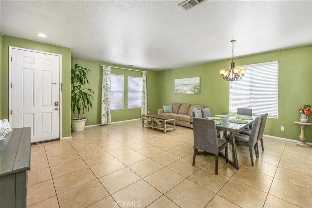 13633 Zircon Way Victorville, CA 02394