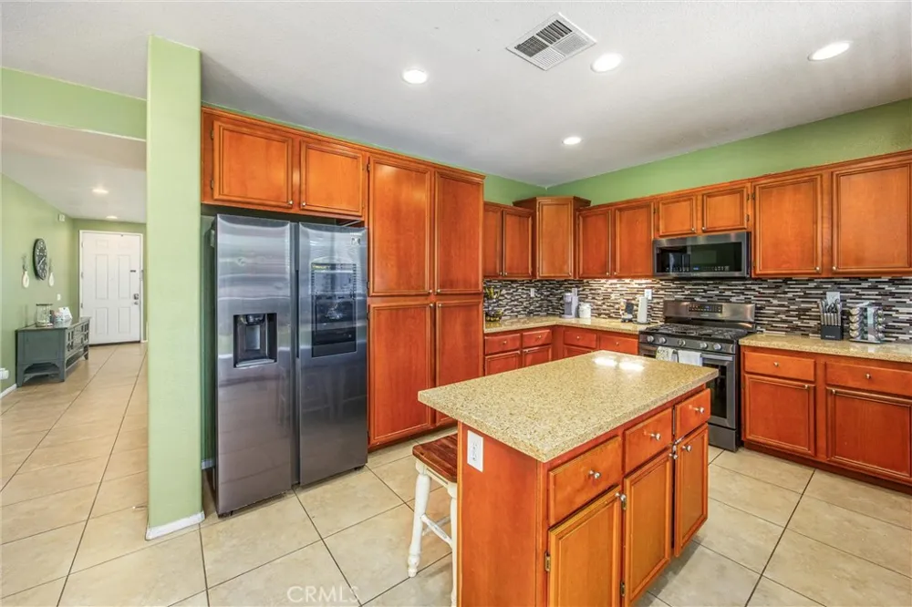 13633 Zircon Way Victorville, CA 02394