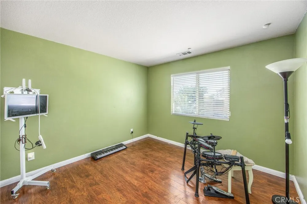 13633 Zircon Way Victorville, CA 02394