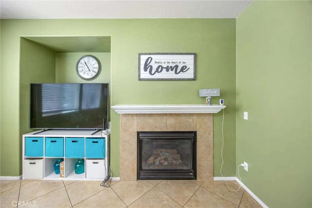 13633 Zircon Way Victorville, CA 02394
