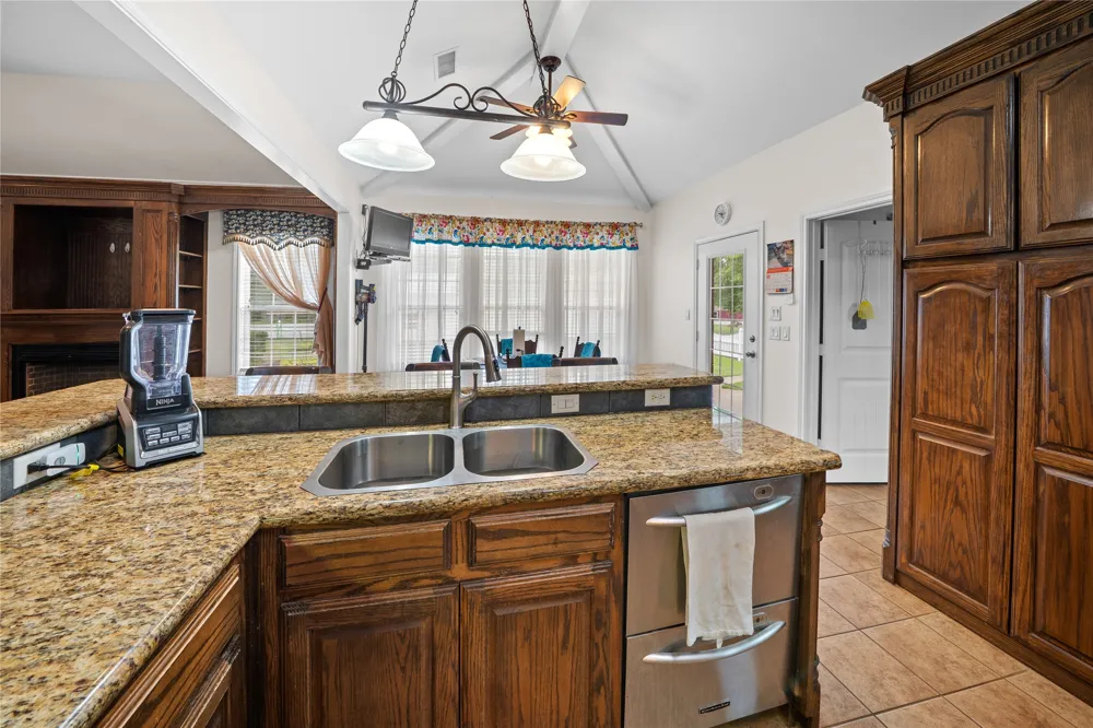 14226 County Road 434 Lindale, TX 75771