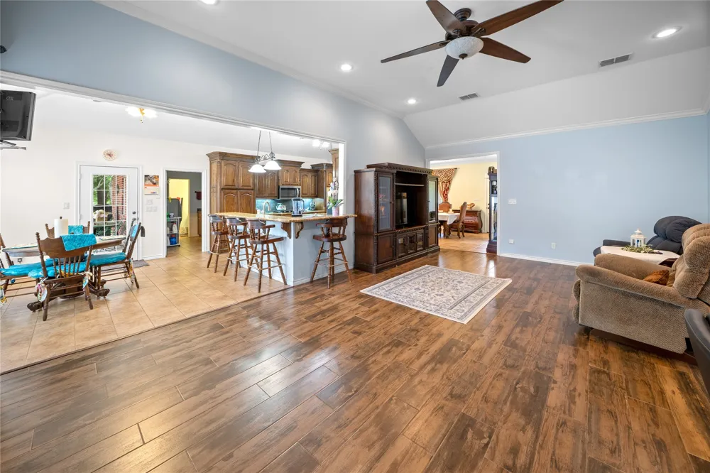 14226 County Road 434 Lindale, TX 75771