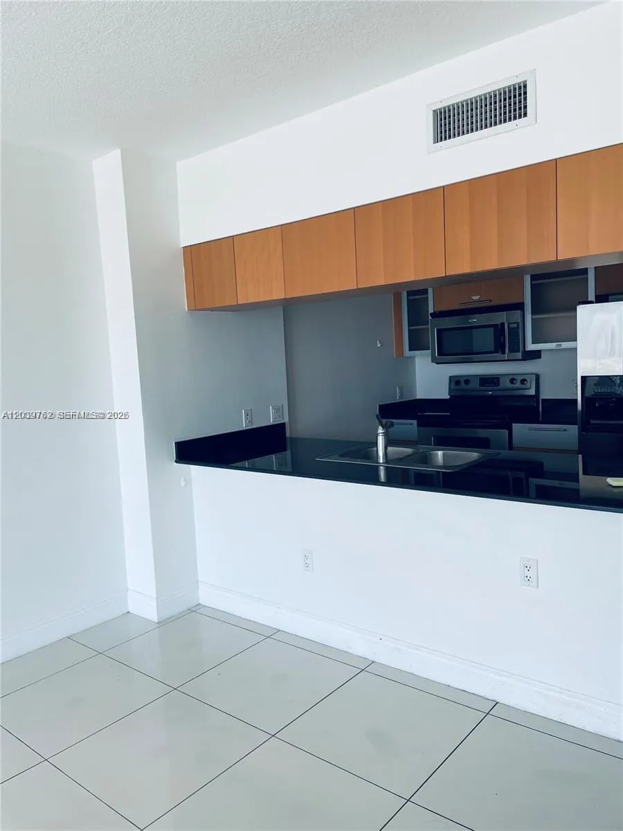 1750 Bayshore Dr #2112 Miami, FL 33132