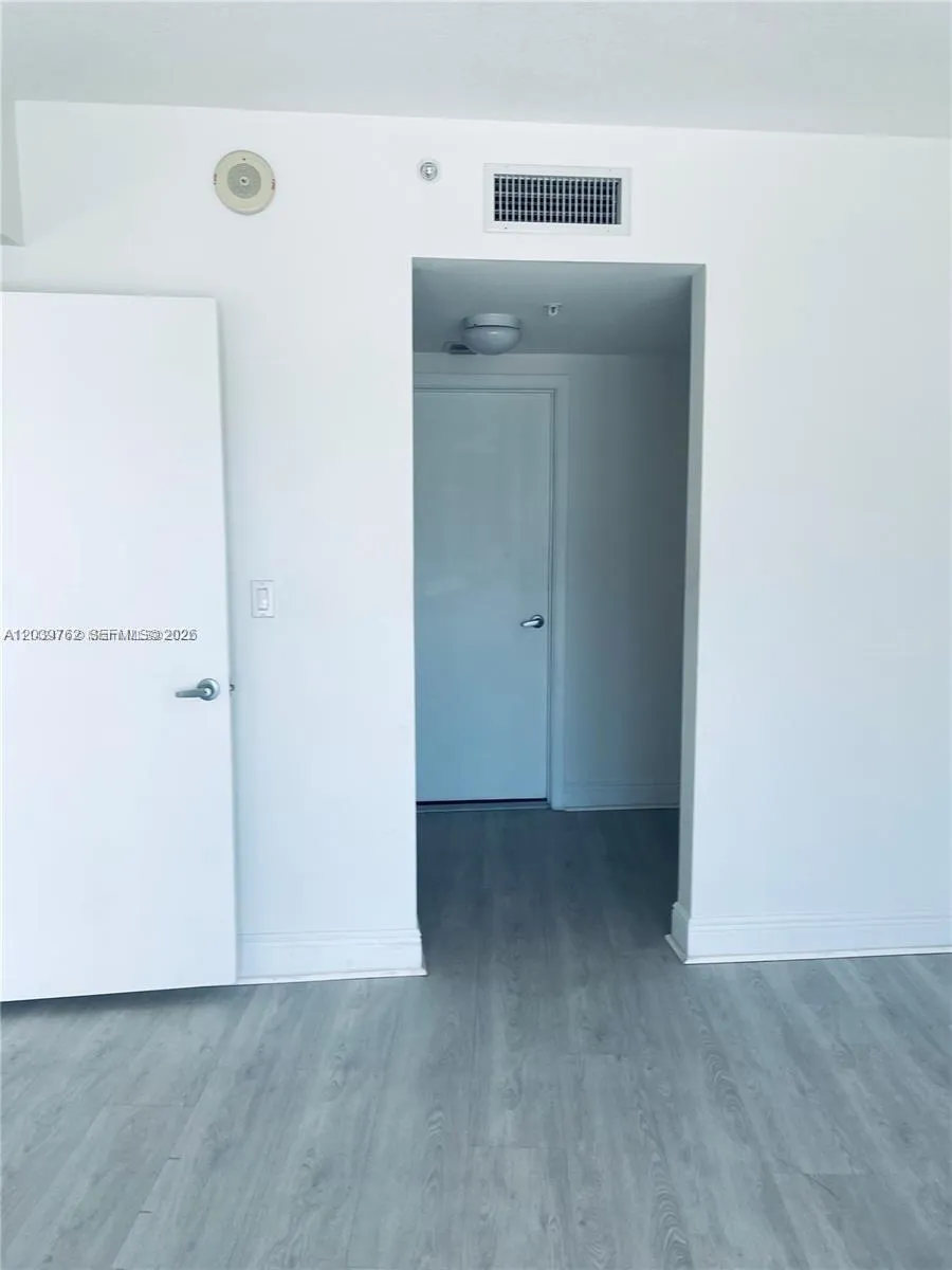 1750 Bayshore Dr #2112 Miami, FL 33132