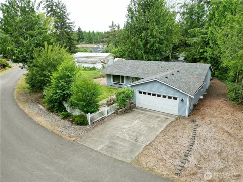 140 SE Foxglove Avenue