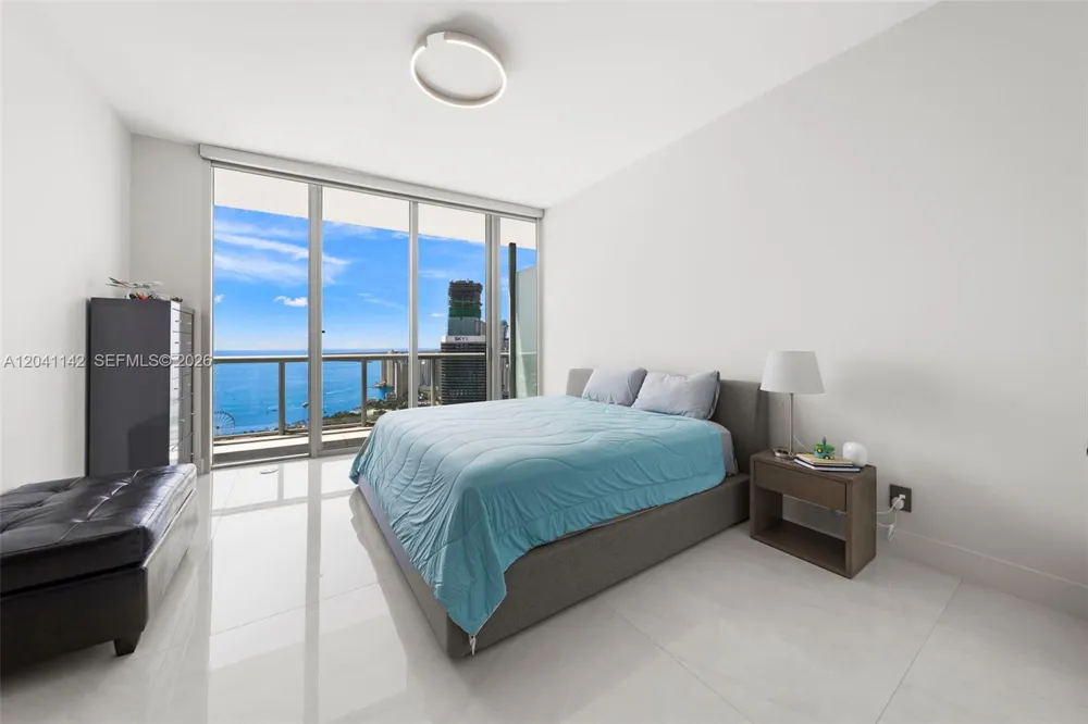 888 Biscayne Blvd #5404 Miami, FL 33132