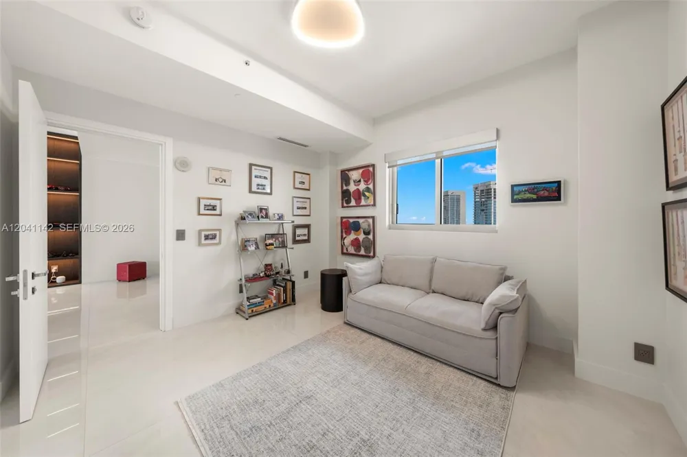 888 Biscayne Blvd #5404 Miami, FL 33132