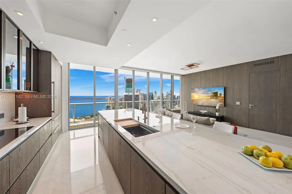 888 Biscayne Blvd #5404 Miami, FL 33132