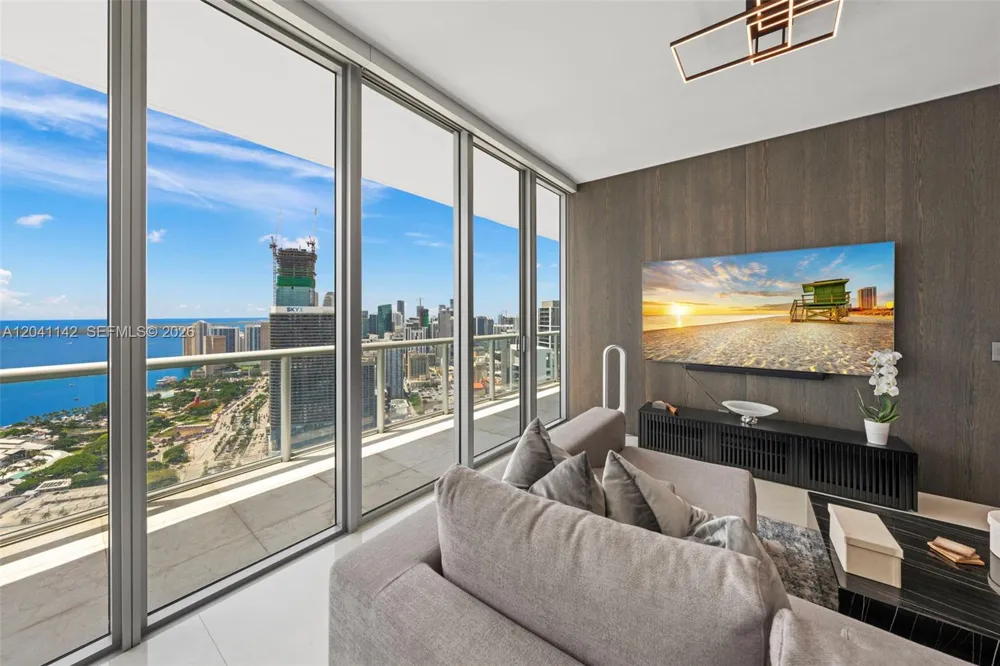 888 Biscayne Blvd #5404 Miami, FL 33132
