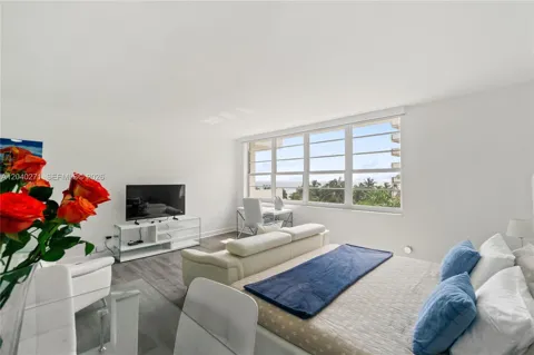 100 Lincoln Rd #538