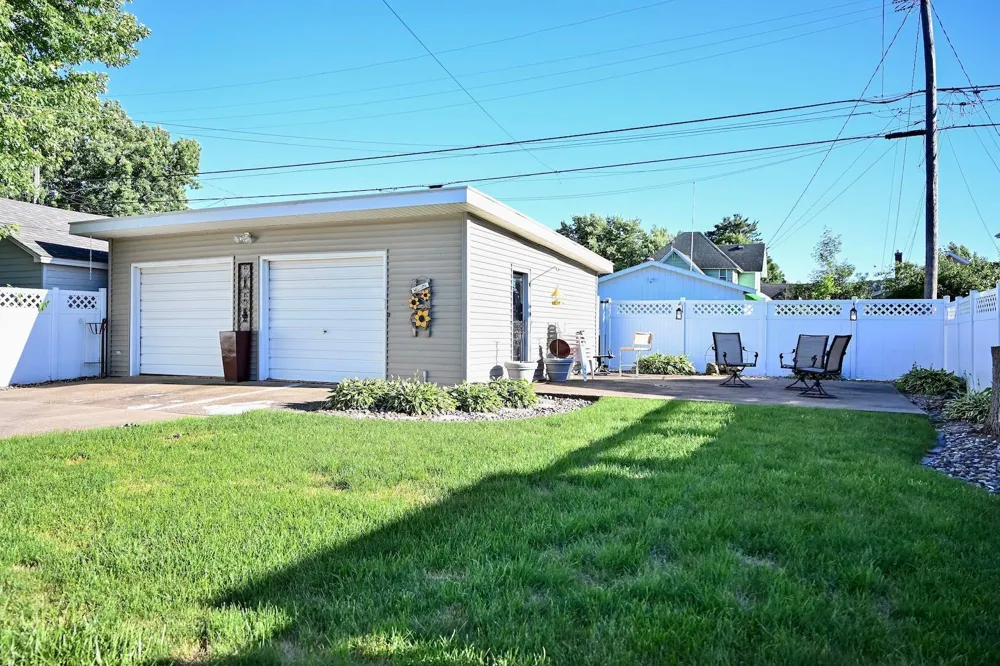 557 E 2nd Street Winona, MN 55987
