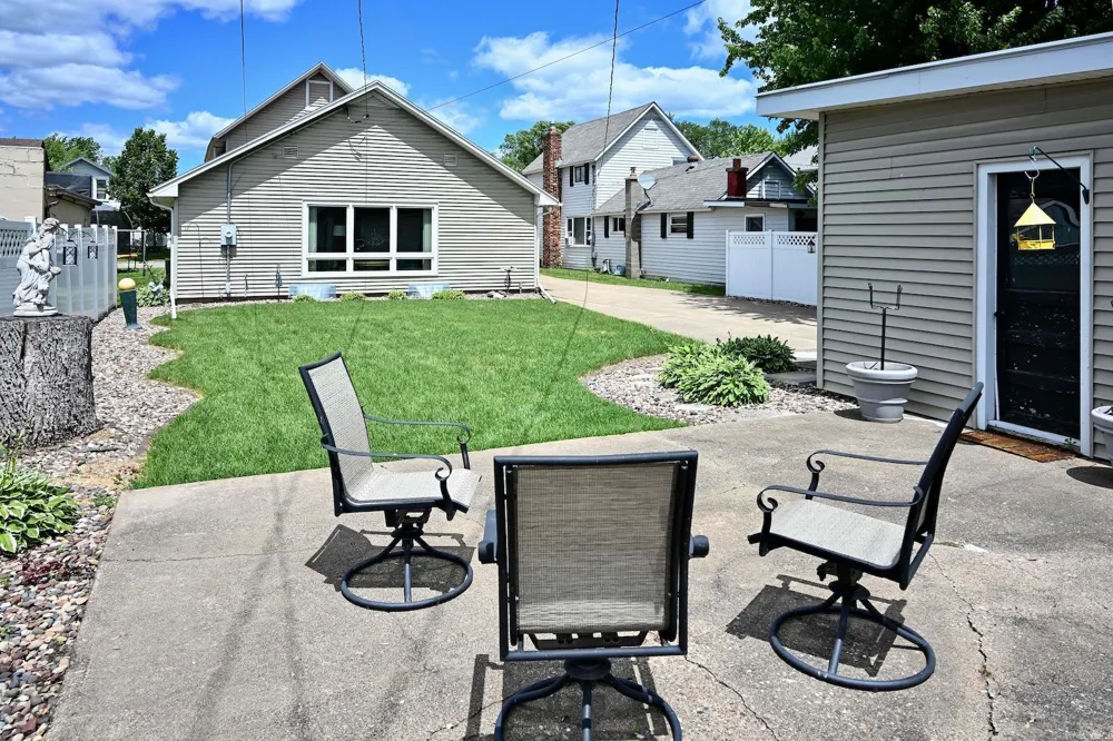 557 E 2nd Street Winona, MN 55987
