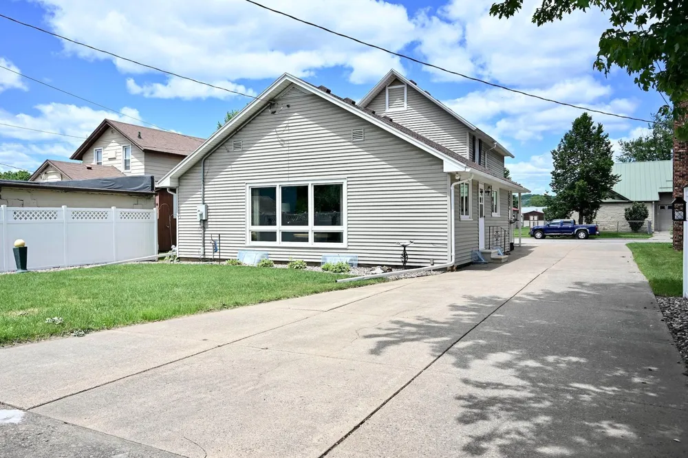 557 E 2nd Street Winona, MN 55987