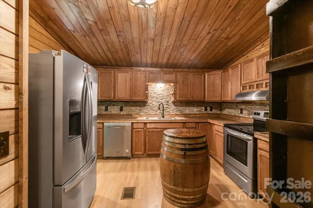 1050 Wyatt Town Road Burnsville, NC 28714