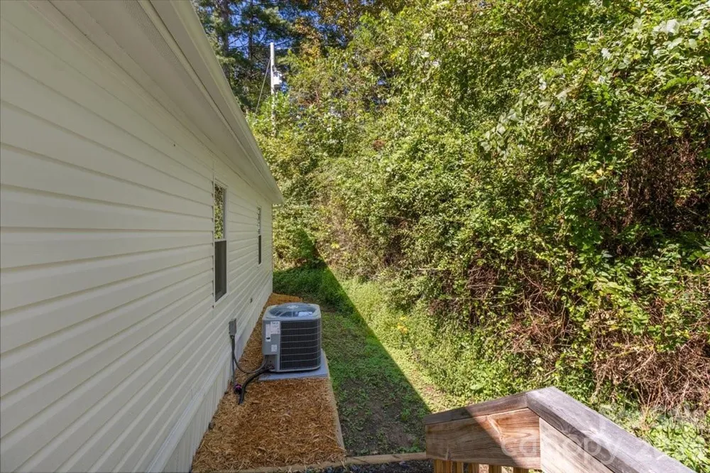 1050 Wyatt Town Road Burnsville, NC 28714