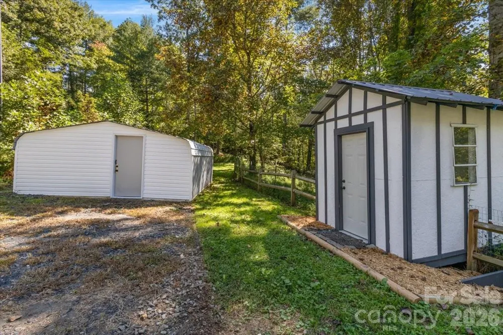 1050 Wyatt Town Road Burnsville, NC 28714