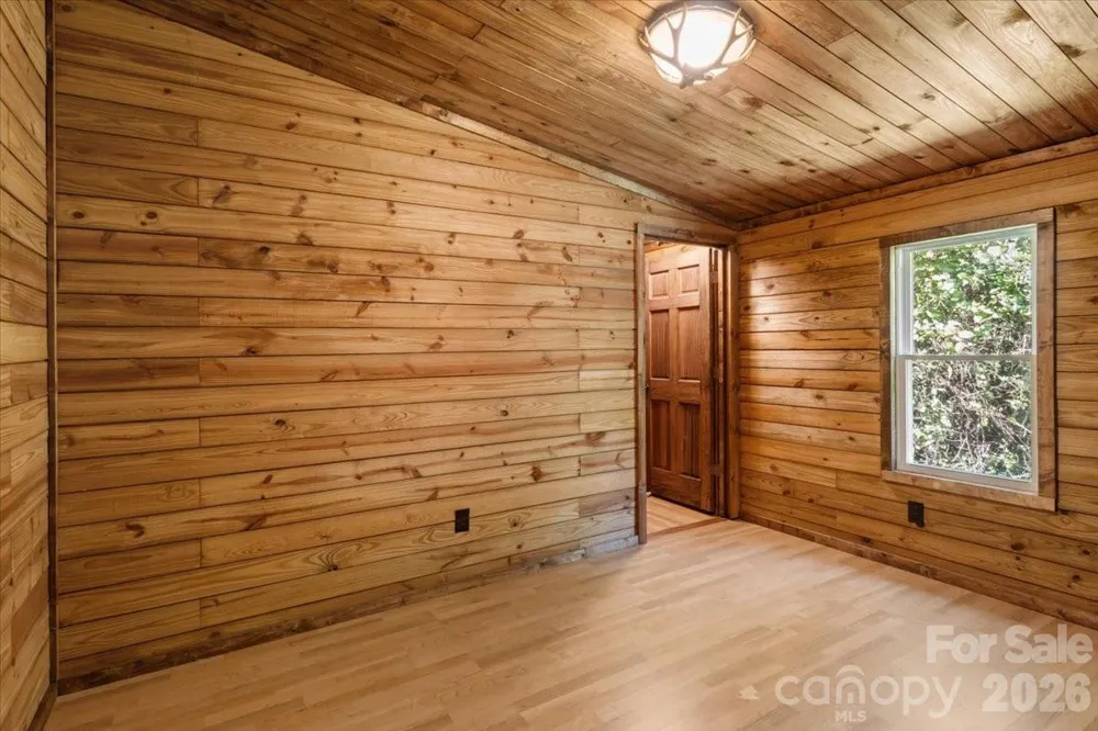 1050 Wyatt Town Road Burnsville, NC 28714