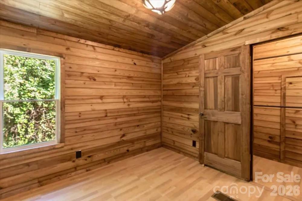 1050 Wyatt Town Road Burnsville, NC 28714