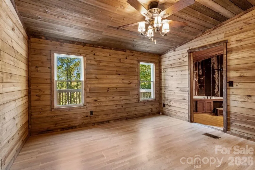 1050 Wyatt Town Road Burnsville, NC 28714