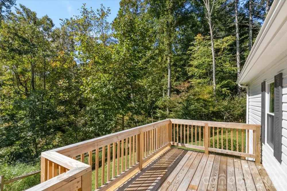 1050 Wyatt Town Road Burnsville, NC 28714