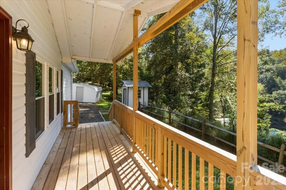 1050 Wyatt Town Road Burnsville, NC 28714