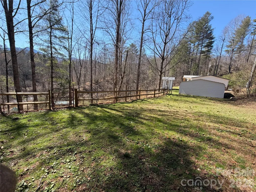 1050 Wyatt Town Road Burnsville, NC 28714
