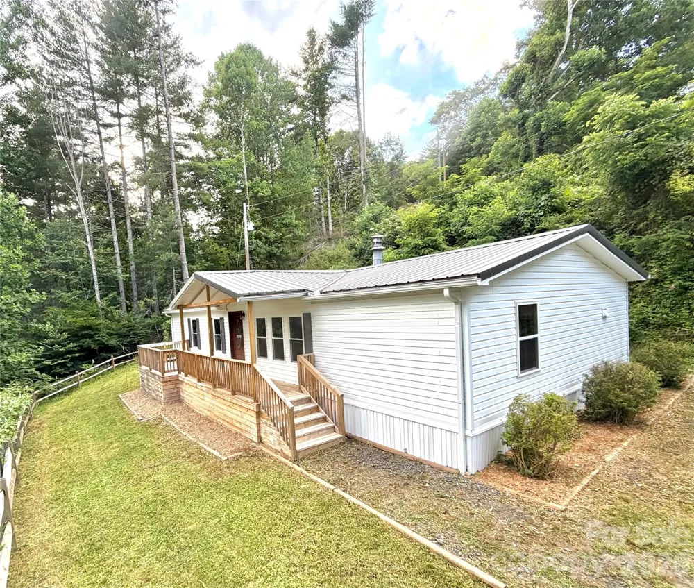 1050 Wyatt Town Road Burnsville, NC 28714