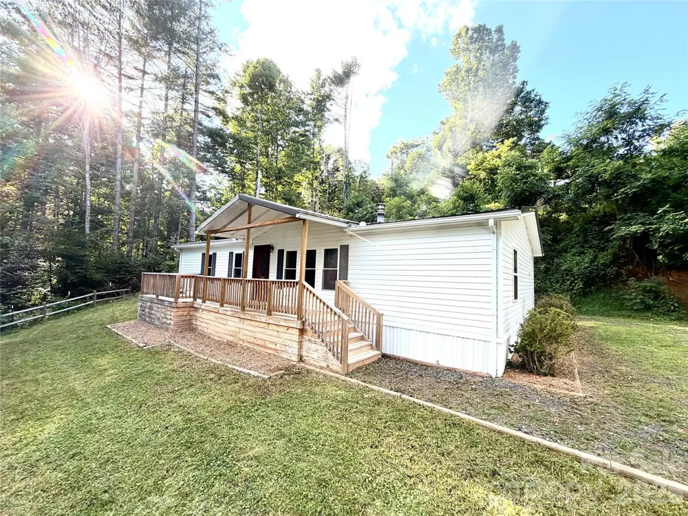 1050 Wyatt Town Road Burnsville, NC 28714