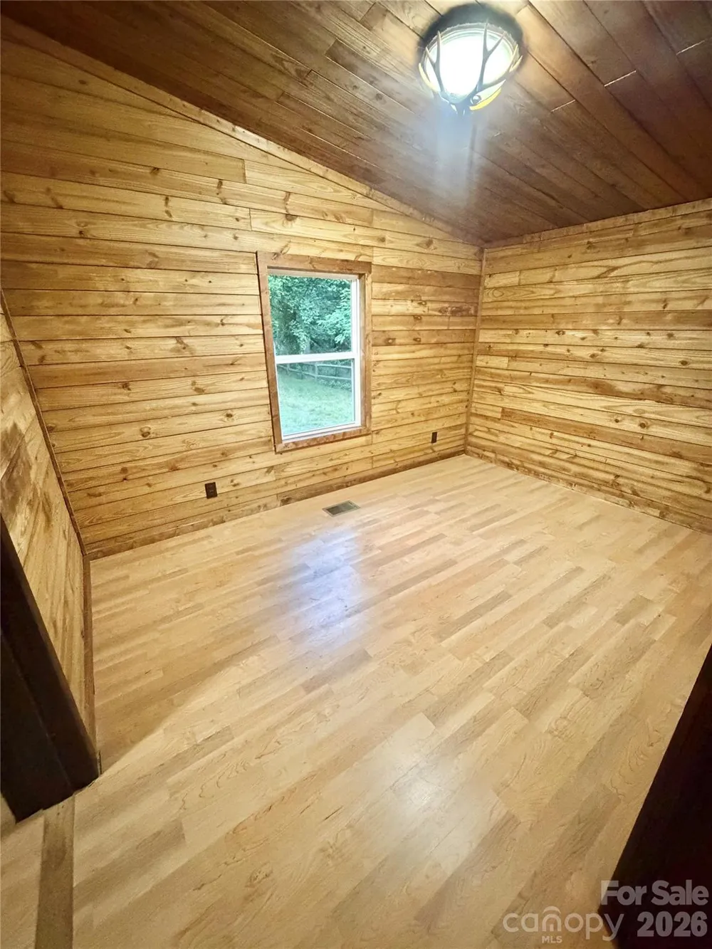 1050 Wyatt Town Road Burnsville, NC 28714