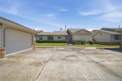 1467 W Evergreen Lane