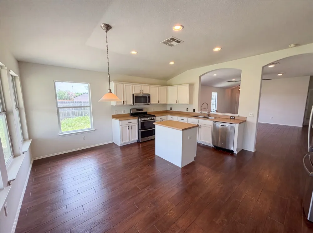 12816 Wooly Bucket Cove Elgin, TX 78621