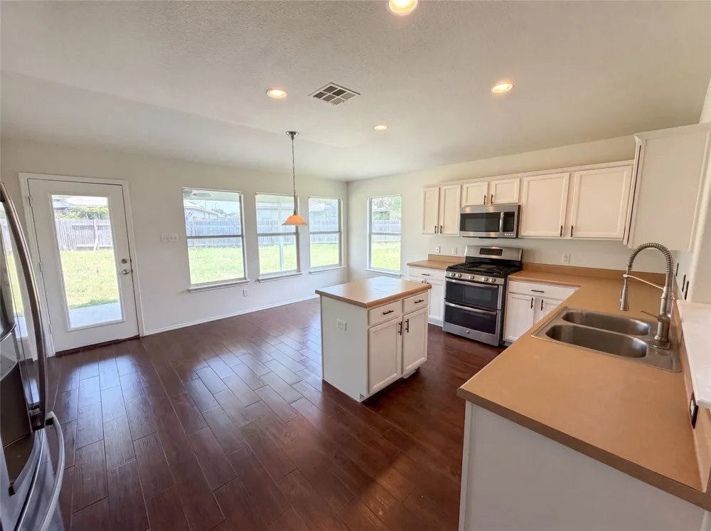 12816 Wooly Bucket Cove Elgin, TX 78621