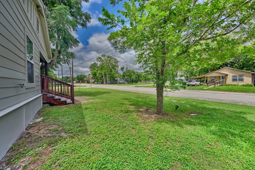 709 S Polk Street Giddings, TX 78942