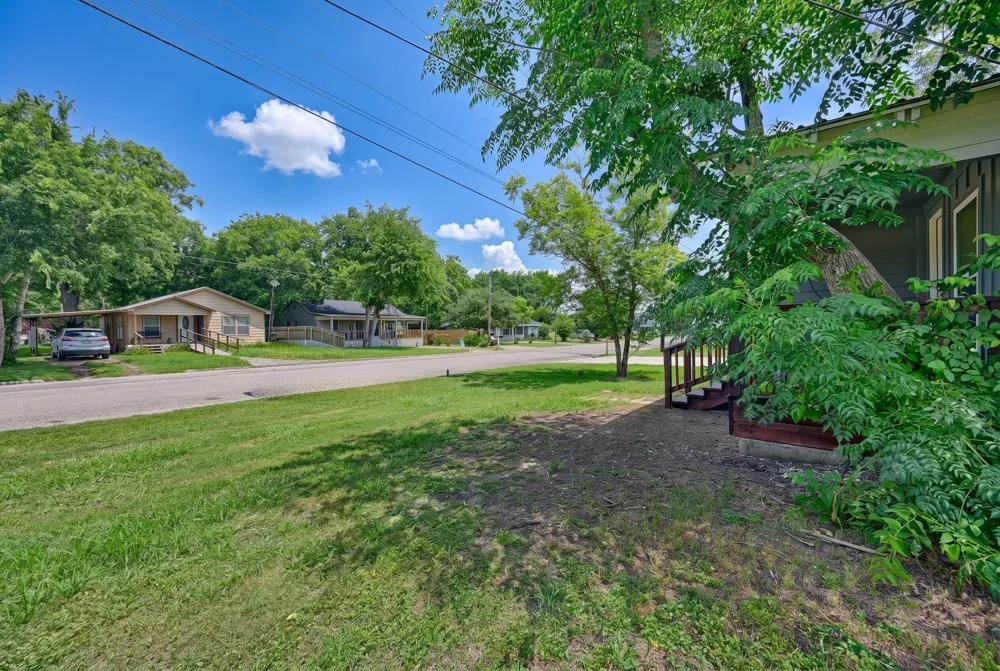 709 S Polk Street Giddings, TX 78942