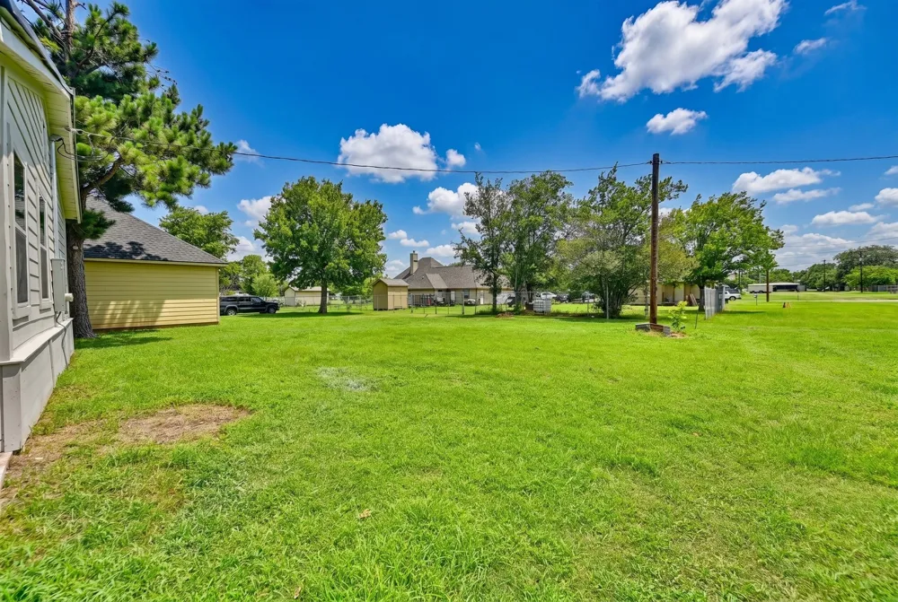 709 S Polk Street Giddings, TX 78942