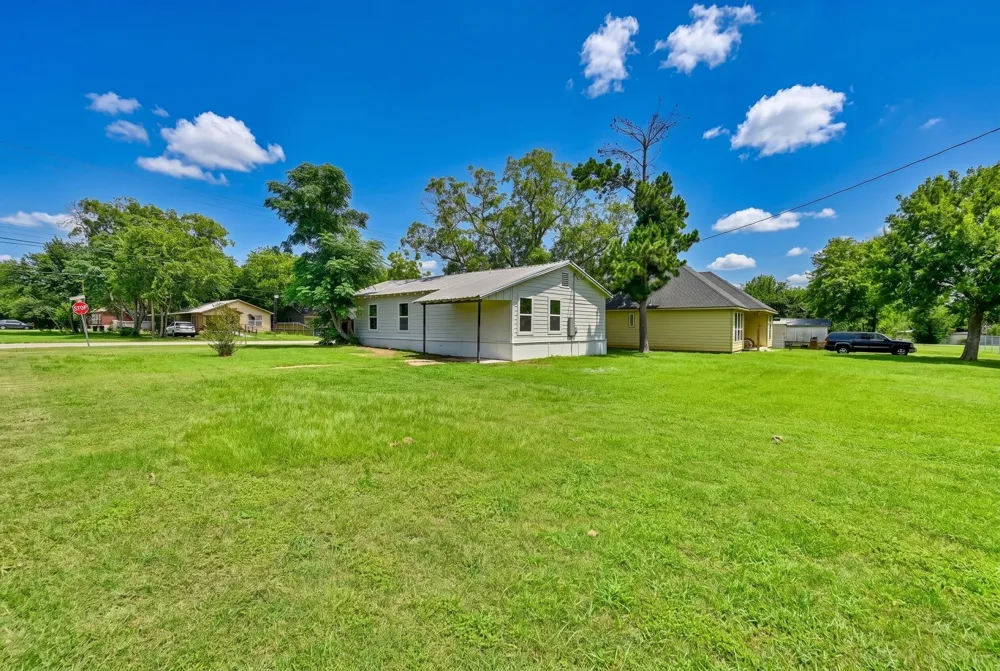 709 S Polk Street Giddings, TX 78942