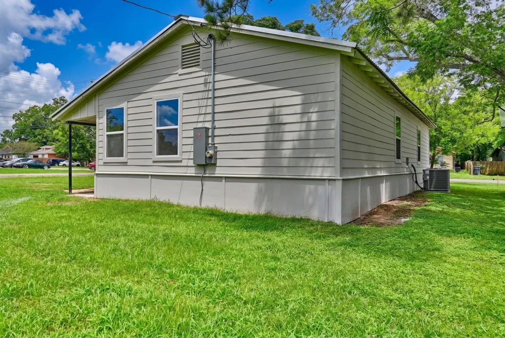 709 S Polk Street Giddings, TX 78942