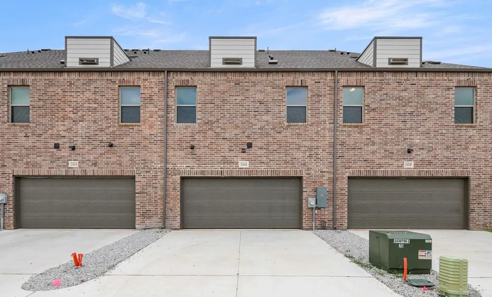 2410 Glacier Way Mansfield, TX 76063