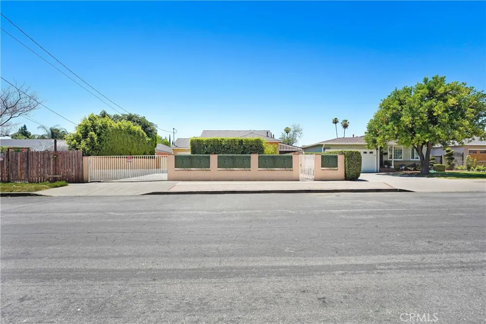 21006 Cohasset Street Canoga Park, CA 91303
