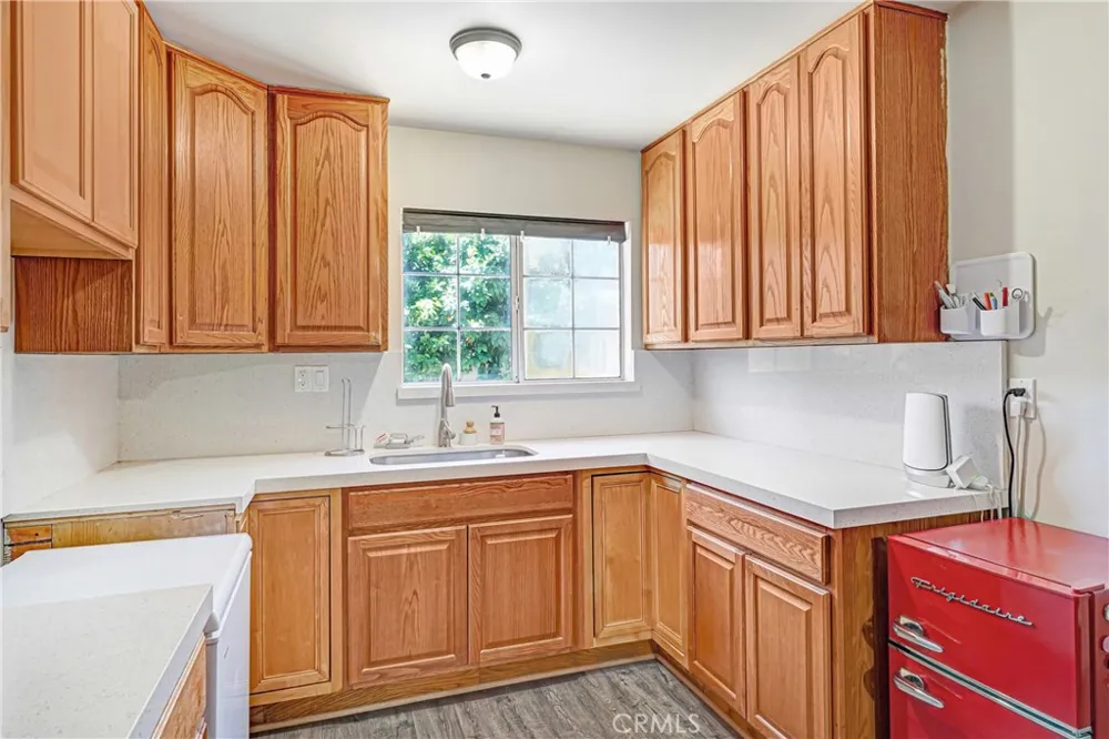 21006 Cohasset Street Canoga Park, CA 91303