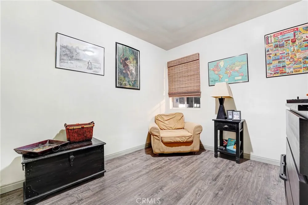 21006 Cohasset Street Canoga Park, CA 91303