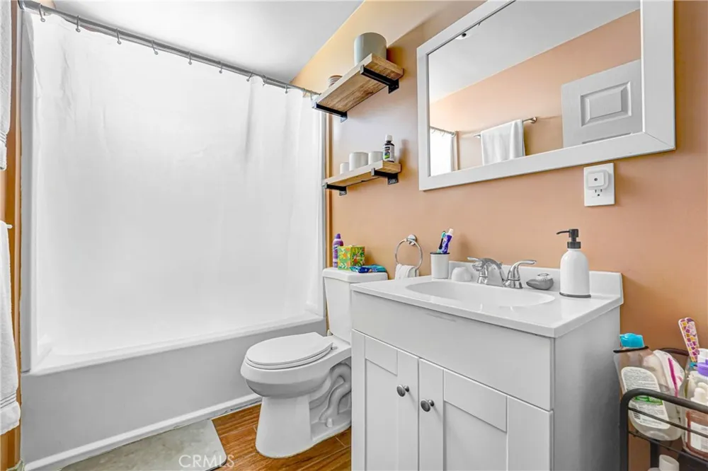21006 Cohasset Street Canoga Park, CA 91303
