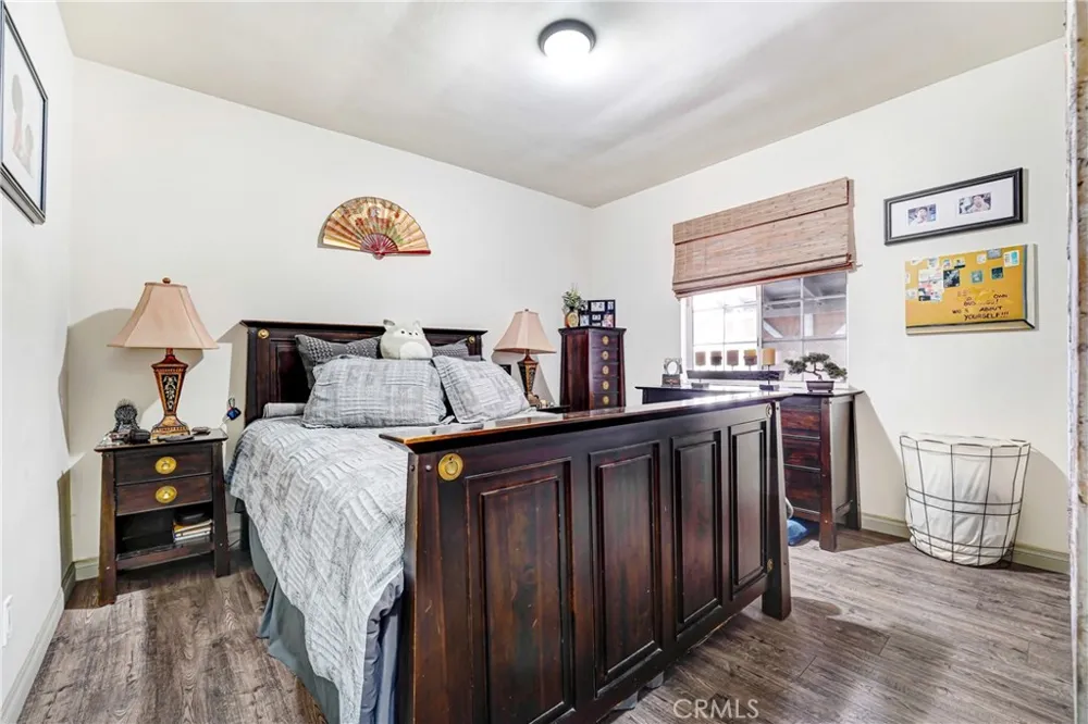 21006 Cohasset Street Canoga Park, CA 91303