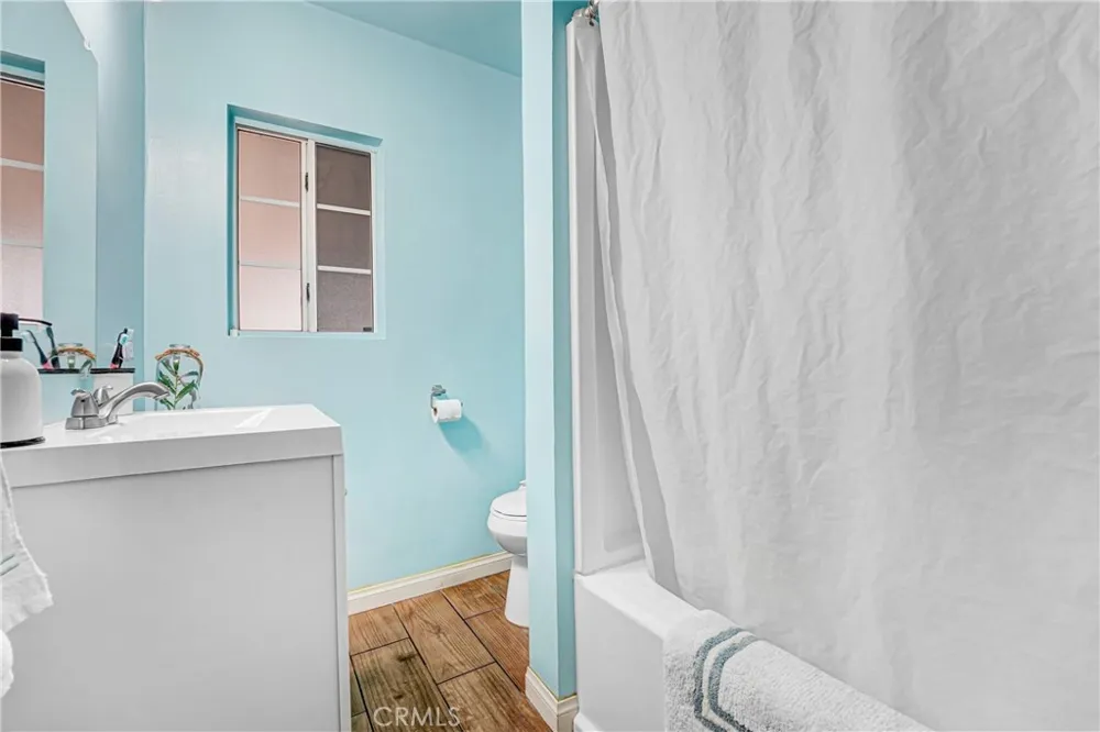21006 Cohasset Street Canoga Park, CA 91303