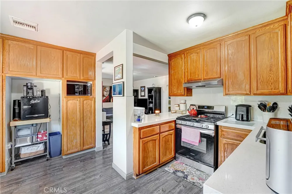 21006 Cohasset Street Canoga Park, CA 91303