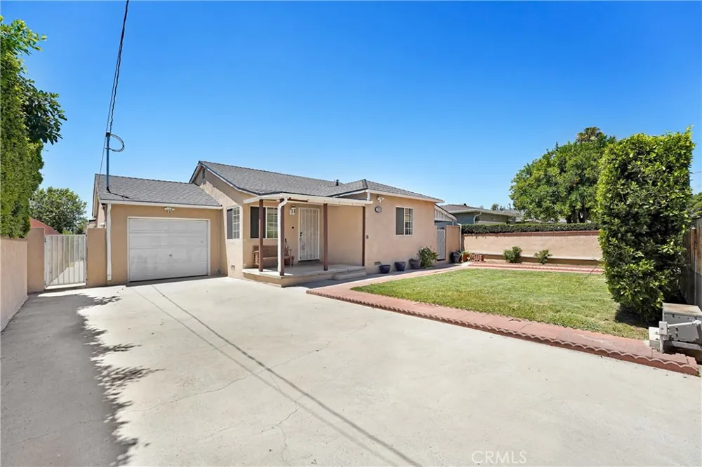 21006 Cohasset Street Canoga Park, CA 91303