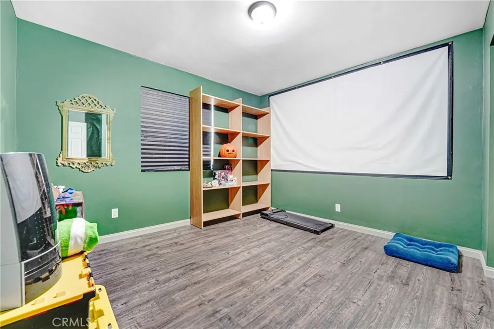 21006 Cohasset Street Canoga Park, CA 91303